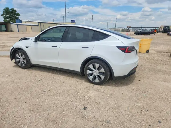 5YJYGDEE1MF102893 2021 TESLA MODEL Y - Image 2