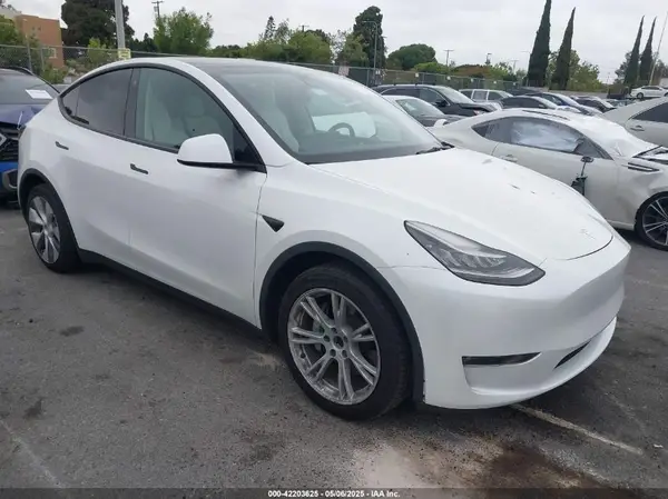 5YJYGDEE1MF140334 2021 TESLA MODEL Y - Image 1