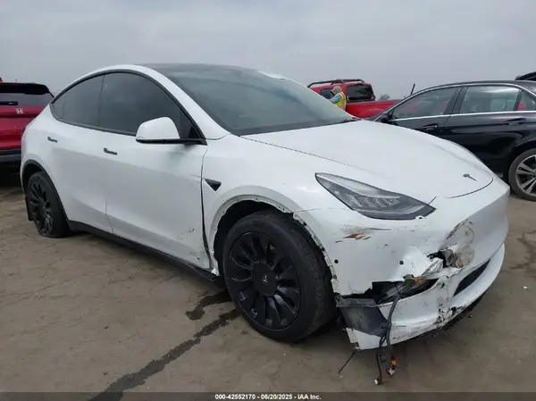 5YJYGDEE1MF146540 2021 TESLA MODEL Y - Image 1
