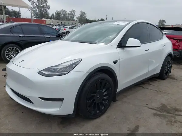 5YJYGDEE1MF146540 2021 TESLA MODEL Y - Image 2