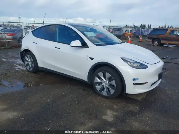 5YJYGDEE1MF152855 2021 TESLA MODEL Y - Image 1