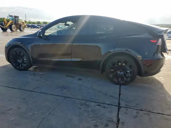 5YJYGDEE1MF211015 2021 TESLA MODEL Y - Image 2