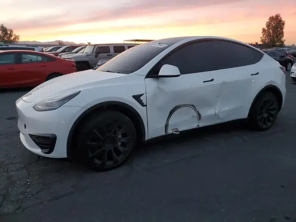 5YJYGDEE1MF213167 2021 TESLA MODEL Y - Image 1