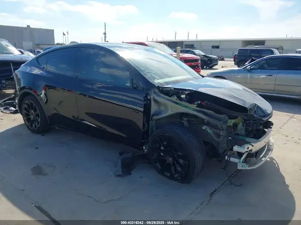 5YJYGDEE1MF253054 2021 TESLA MODEL Y - Image 1