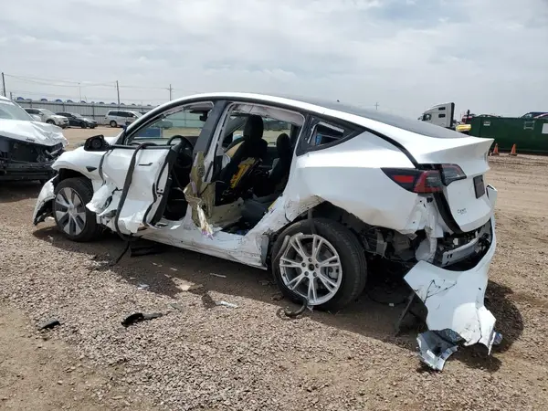 5YJYGDEE1MF253572 2021 TESLA MODEL Y - Image 2