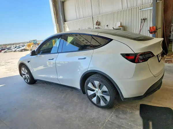 5YJYGDEE1MF254866 2021 TESLA MODEL Y - Image 2