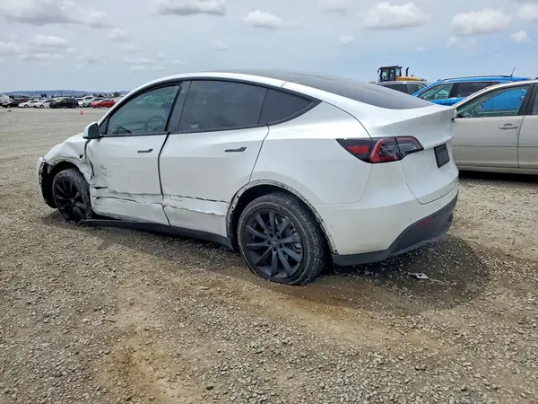 5YJYGDEE1MF262367 2021 TESLA MODEL Y - Image 2