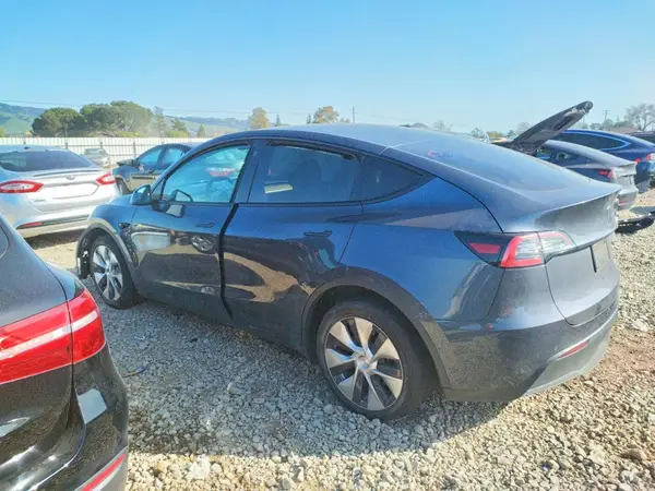 5YJYGDEE1MF298494 2021 TESLA MODEL Y - Image 2