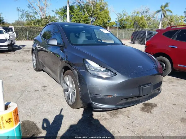 5YJYGDEE2LF014546 2020 TESLA MODEL Y - Image 1