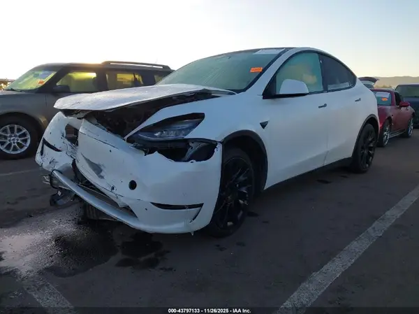 5YJYGDEE2LF014630 2020 TESLA MODEL Y - Image 2