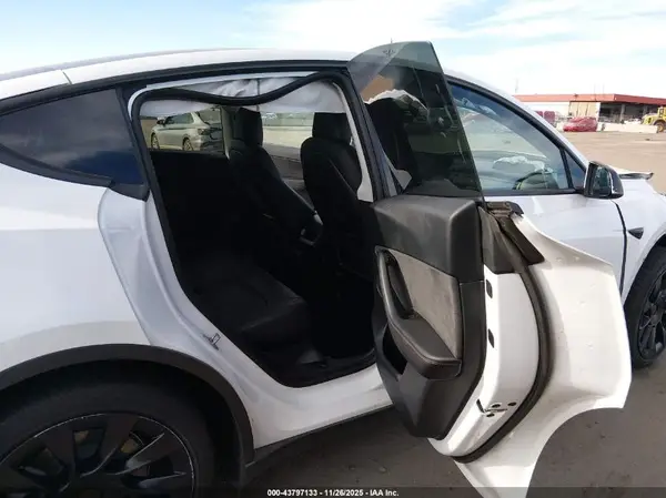 5YJYGDEE2LF014630 2020 TESLA MODEL Y - Image 8