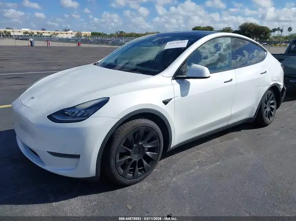 5YJYGDEE2LF043030 2020 TESLA MODEL Y - Image 2