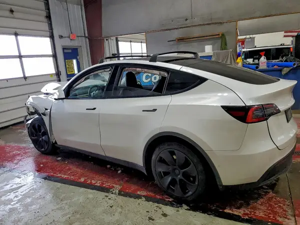 5YJYGDEE2LF044419 2020 TESLA MODEL Y - Image 2