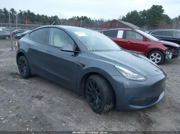 5YJYGDEE2MF063246 2021 TESLA MODEL Y - Image 1