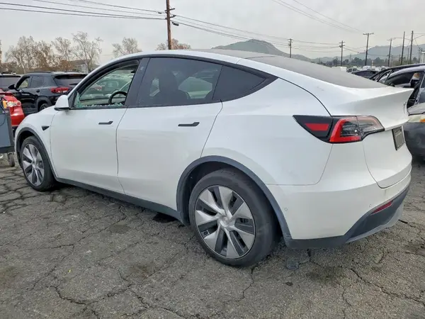 5YJYGDEE2MF070083 2021 TESLA MODEL Y - Image 2