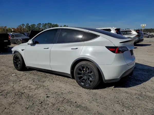 5YJYGDEE2MF071153 2021 TESLA MODEL Y - Image 2