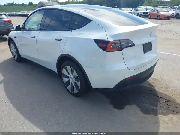 5YJYGDEE2MF073243 2021 TESLA MODEL Y - Image 2