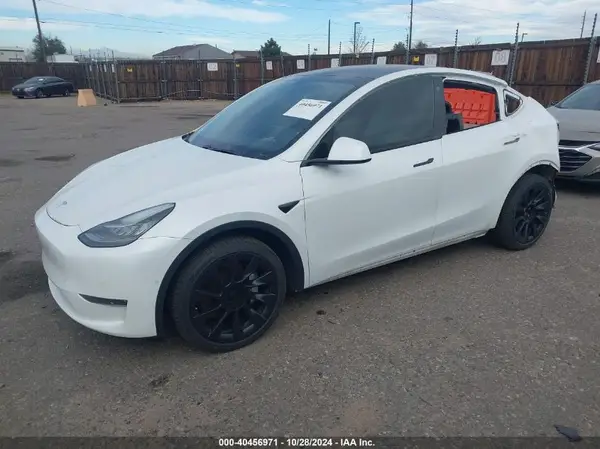 5YJYGDEE2MF074246 2021 TESLA MODEL Y - Image 2