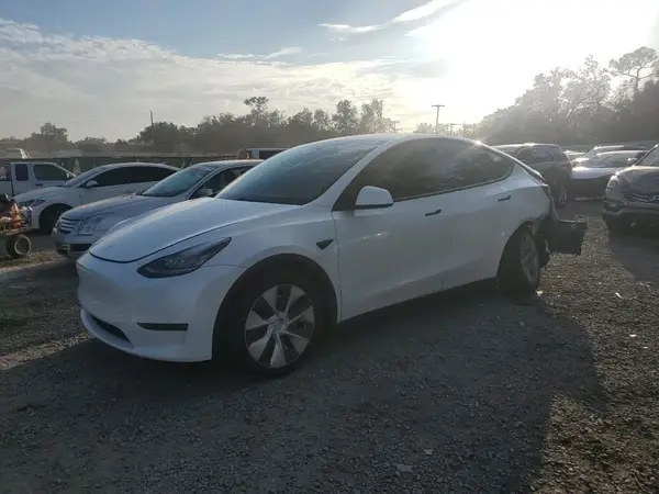5YJYGDEE2MF075140 2021 TESLA MODEL Y - Image 1