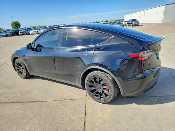 5YJYGDEE2MF080080 2021 TESLA MODEL Y - Image 2