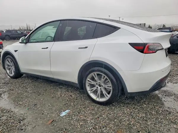 5YJYGDEE2MF091421 2021 TESLA MODEL Y - Image 2