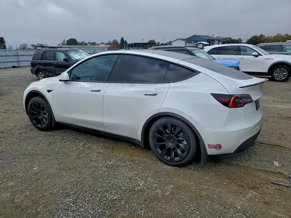 5YJYGDEE2MF100294 2021 TESLA MODEL Y - Image 2