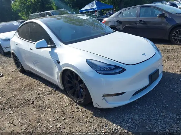 5YJYGDEE2MF112381 2021 TESLA MODEL Y - Image 1
