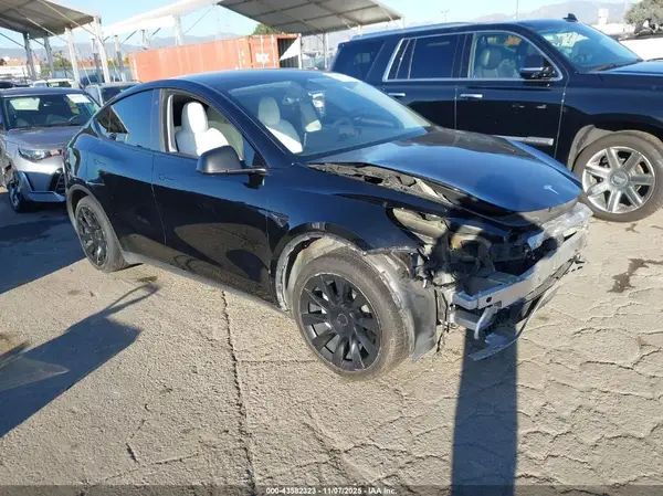 5YJYGDEE2MF152332 2021 TESLA MODEL Y - Image 1