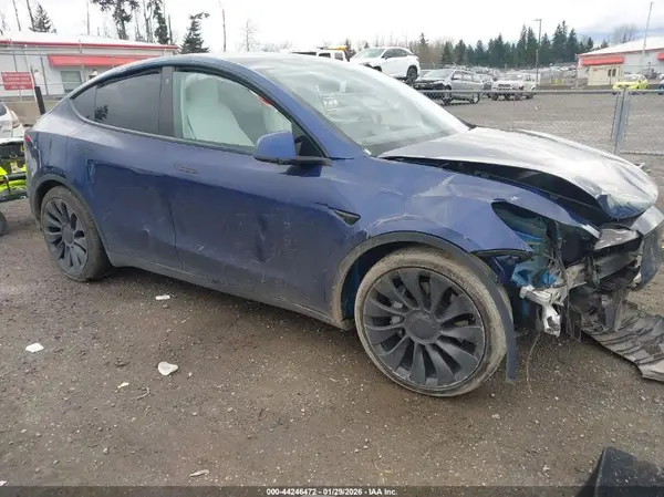 5YJYGDEE2MF157496 2021 TESLA MODEL Y - Image 1