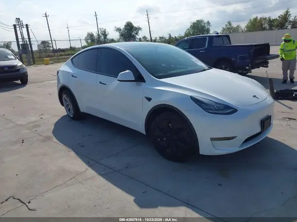 5YJYGDEE2MF174296 2021 TESLA MODEL Y - Image 1