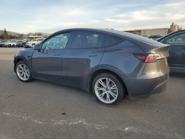 5YJYGDEE2MF181037 2021 TESLA MODEL Y - Image 2