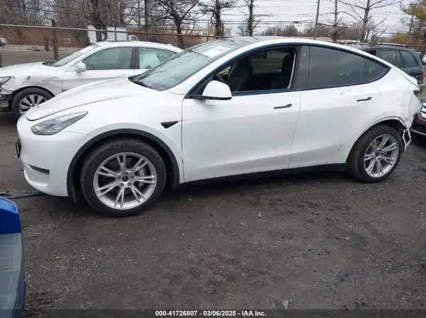 5YJYGDEE2MF181054 2021 TESLA MODEL Y - Image 2