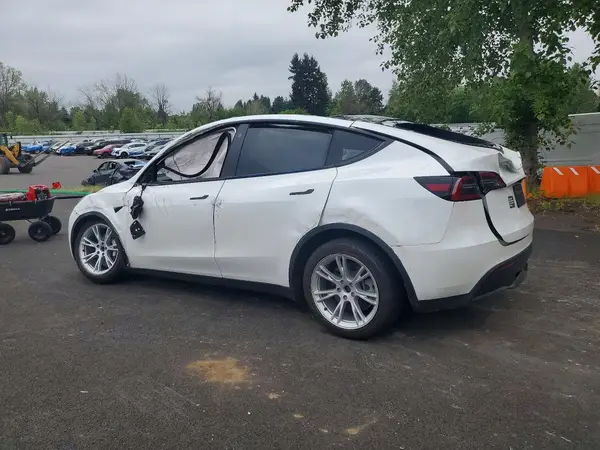 5YJYGDEE2MF181801 2021 TESLA MODEL Y - Image 2