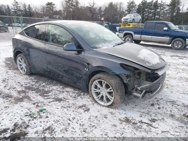 5YJYGDEE2MF196122 2021 TESLA MODEL Y - Image 1