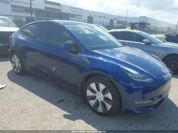 5YJYGDEE2MF197688 2021 TESLA MODEL Y - Image 1
