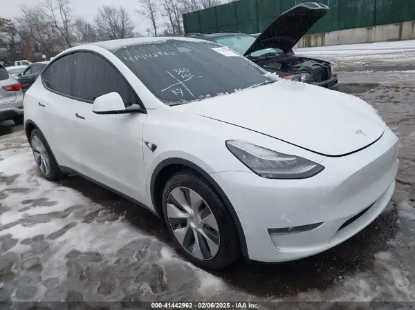5YJYGDEE2MF197691 2021 TESLA MODEL Y - Image 1