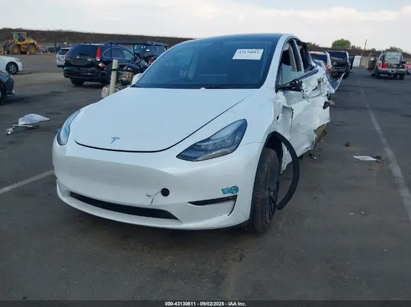 5YJYGDEE2MF199585 2021 TESLA MODEL Y - Image 2
