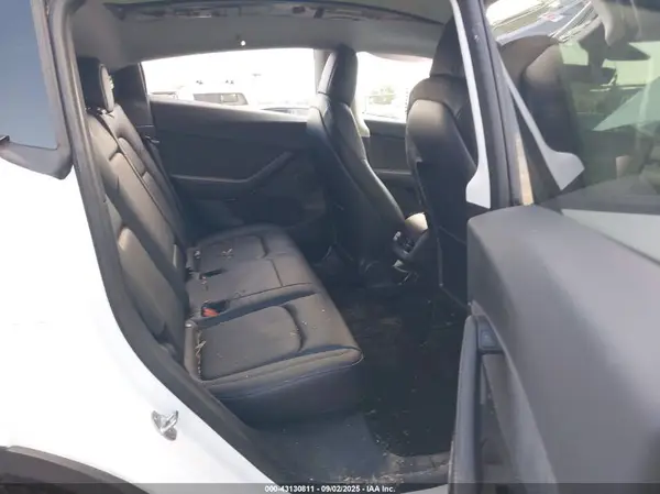 5YJYGDEE2MF199585 2021 TESLA MODEL Y - Image 8