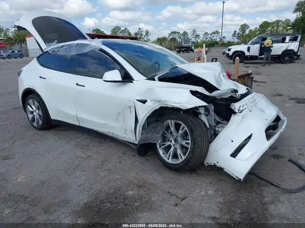 5YJYGDEE2MF200315 2021 TESLA MODEL Y - Image 1