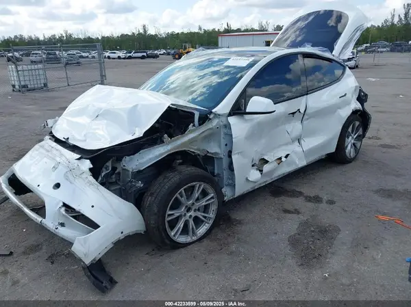 5YJYGDEE2MF200315 2021 TESLA MODEL Y - Image 2