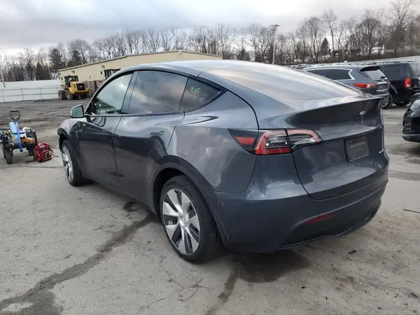 5YJYGDEE2MF201769 2021 TESLA MODEL Y - Image 2