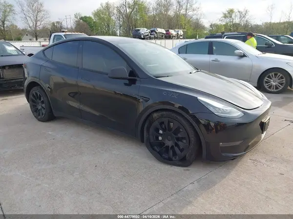 5YJYGDEE2MF203585 2021 TESLA MODEL Y - Image 1