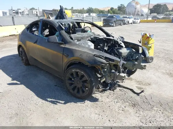 5YJYGDEE2MF208477 2021 TESLA MODEL Y - Image 1