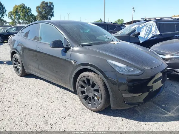 5YJYGDEE2MF216935 2021 TESLA MODEL Y - Image 1