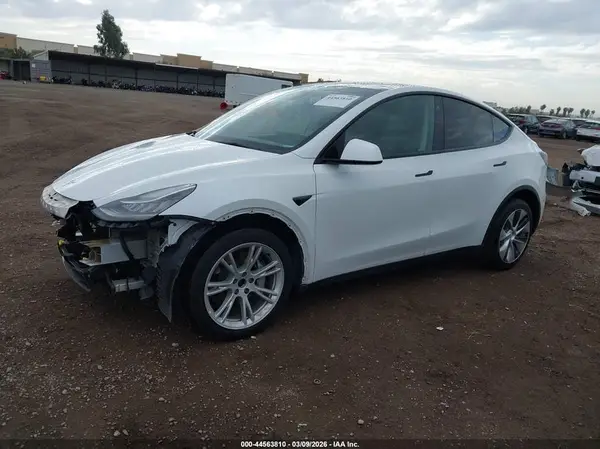 5YJYGDEE2MF218121 2021 TESLA MODEL Y - Image 2