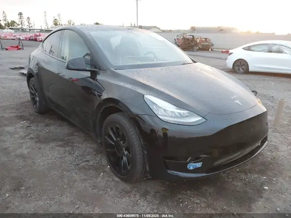 5YJYGDEE2MF222671 2021 TESLA MODEL Y - Image 1