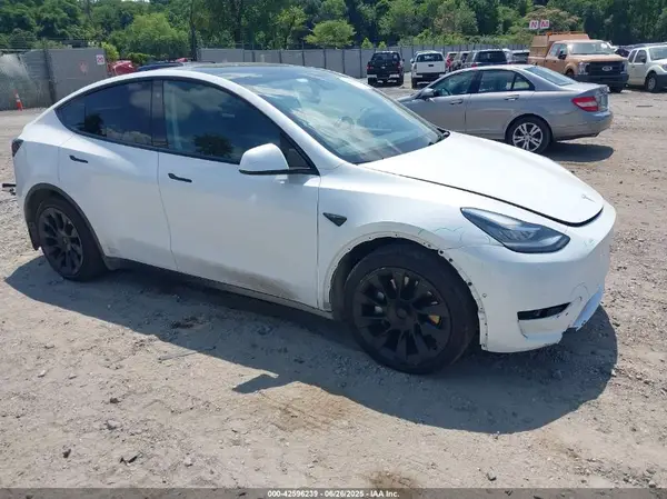 5YJYGDEE2MF227112 2021 TESLA MODEL Y - Image 1