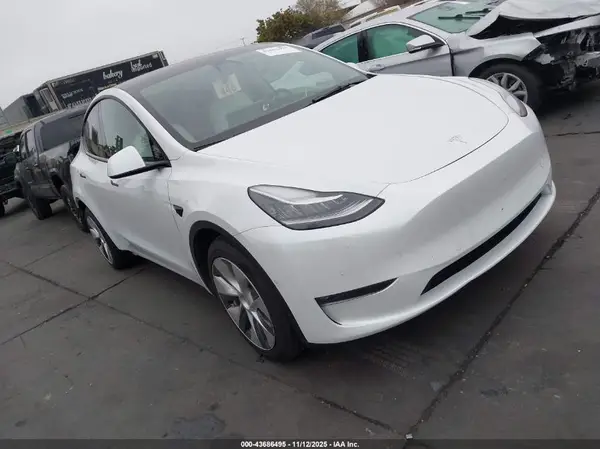 5YJYGDEE2MF230950 2021 TESLA MODEL Y - Image 1