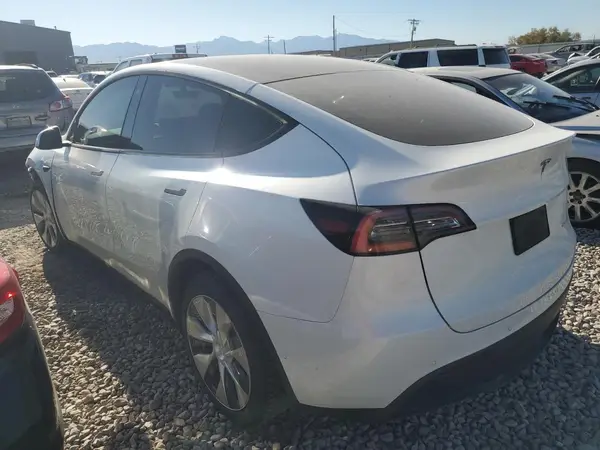 5YJYGDEE2MF260983 2021 TESLA MODEL Y - Image 2