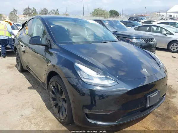 5YJYGDEE2MF282871 2021 TESLA MODEL Y - Image 1